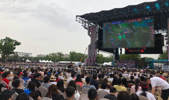 现场观众多 现场观众多